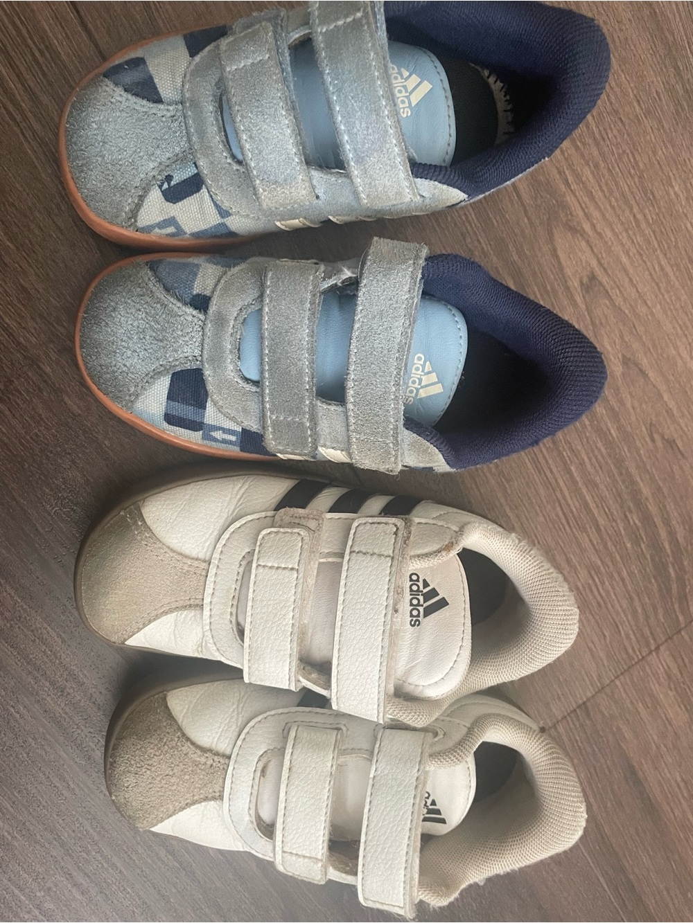 Lot adidas Kids Dual-Pair Velcro Sneakers in Navy, Light Blue & White